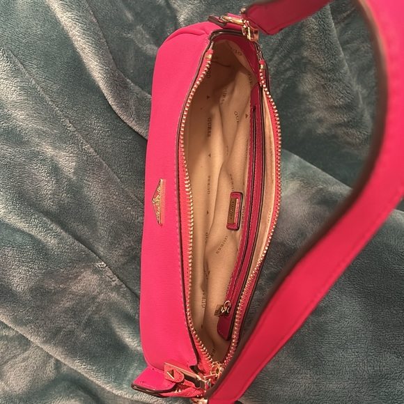 GUESS? Fuschia shoulder bag - Picture 4 of 8